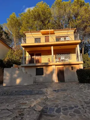 a building with a balcony on top of it at Retiro Siete Aguas in Siete Aguas