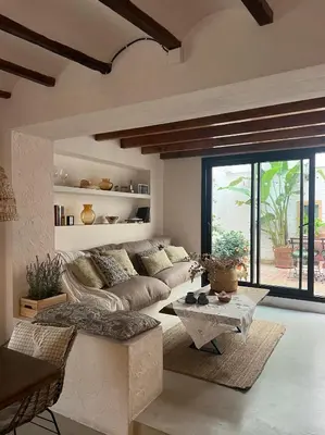 a living room with a couch and a table at ruralhome callemayor in Altura