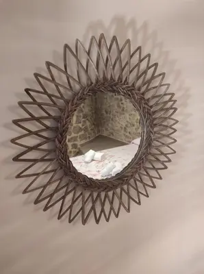 a mirror with a wreath on a wall at Casa el Recreo in Jérica