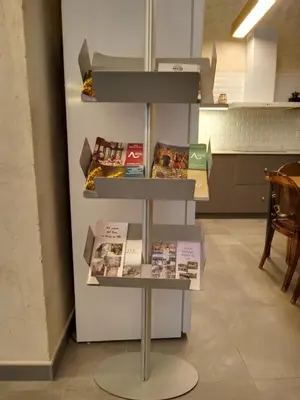 a display of books on a shelf in a room at Casa rural El Forn d'Alcudia de Veo in Alcudia de Veo