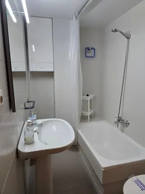 a bathroom with a sink and a shower and a toilet at Precioso apartamento en Cullera, con piscina junto a la playa in Cullera