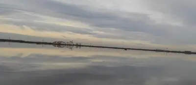 a large body of water with a cloudy sky at Gracioso apartamento en Massanassa in Benetúser
