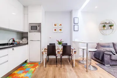 a kitchen and dining room with a table and chairs at Piso en la Playa, Wifi gratis y AC in Valencia