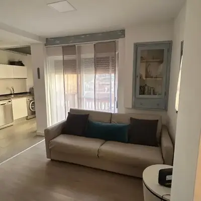 Acogedora y moderna casa en pueblo