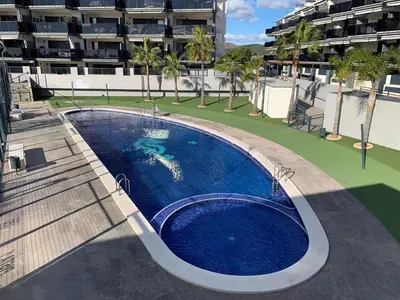 a large swimming pool on top of a building at Realrent Neo Mediterráneo in Barrio-Mar