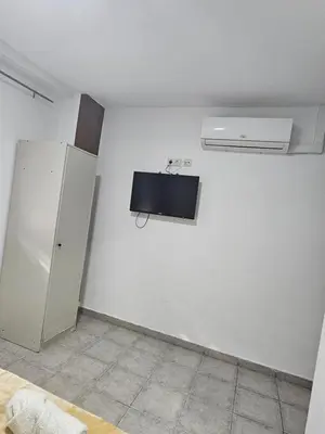 a room with a white wall with a refrigerator at MHrosa in Valencia