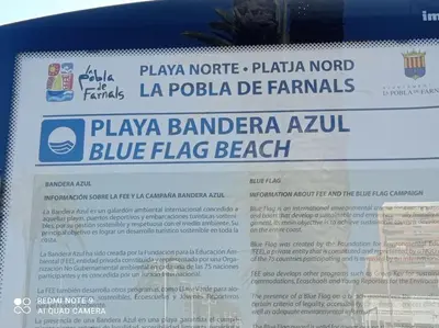 a computer screen with a blue flag beach at Apartamento playa in Playa Pobla de Farnals