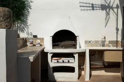 a kitchen with a white oven with a counter top at APARTAMENTO CON TERRAZA Y BARBACOA in Paterna