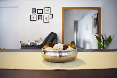 a bowl of food on a table in front of a mirror at Departamento céntrico para disfrutar en familia in Sagunto
