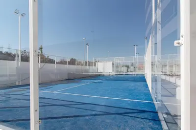 a tennis court with a net on it at Global Vacacional, Apartamento para 5 personas con terraza y vistas a la piscina in Canet de Berenguer