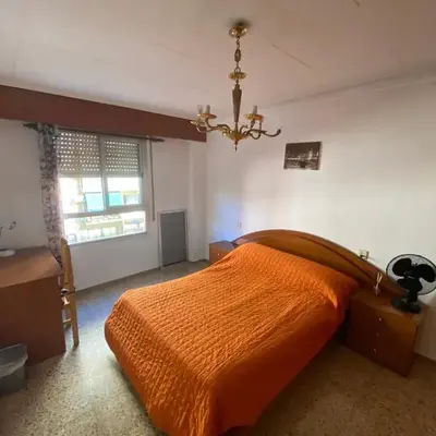 FLAT FAMILY NEAR BEACH GARDEN CENTER AND METRO